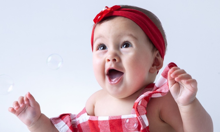 Image 2: One-Hour Family Photoshoot