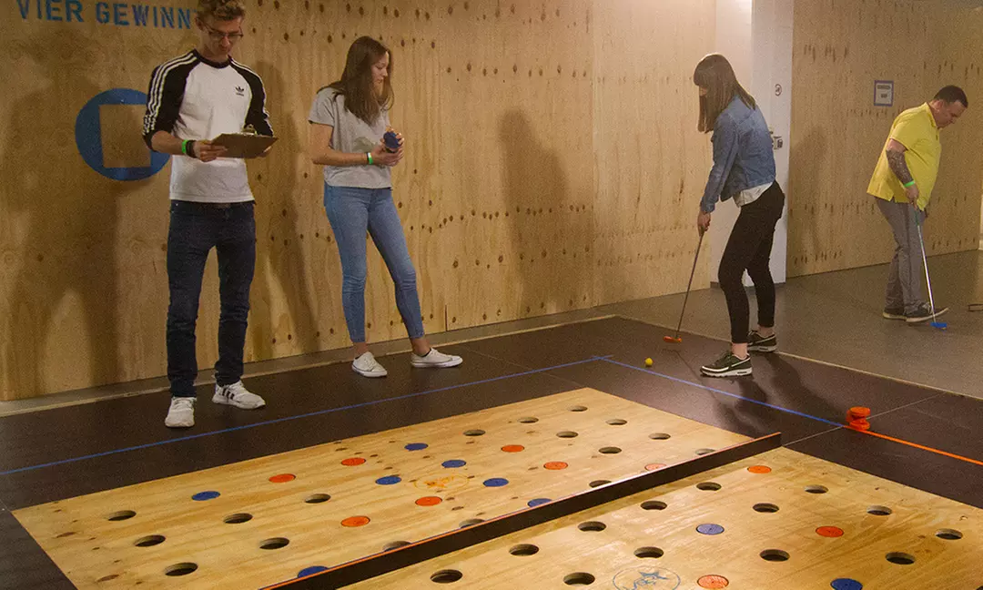 Bis zu 10% Rabatt auf den Golf – Minigolf – Schwarzlicht bei Laserstar Berlin