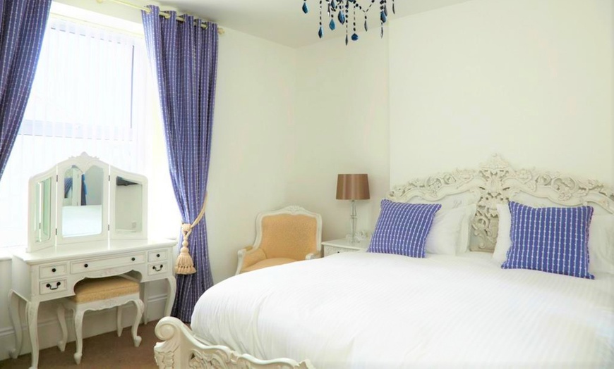 Image 8: Torquay: 5* Classic Double Room Stay with Breakfast