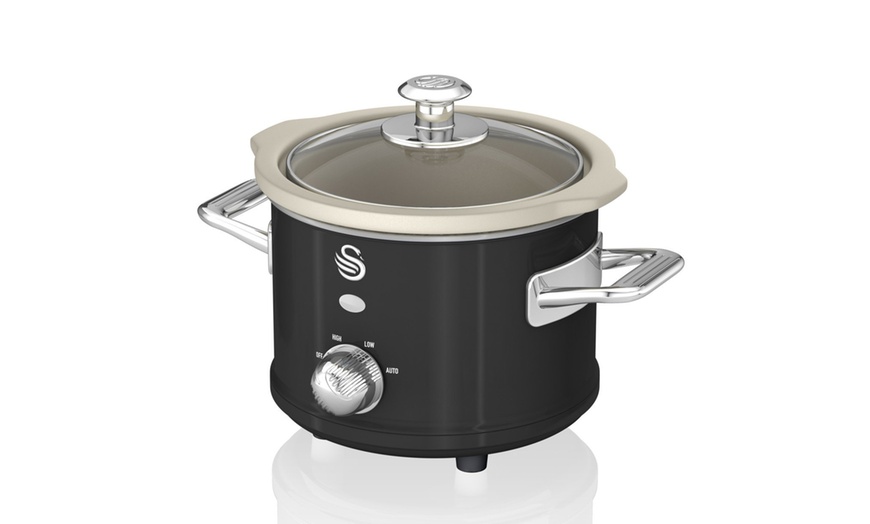 Image 2: Swan Retro-Style Slow Cooker