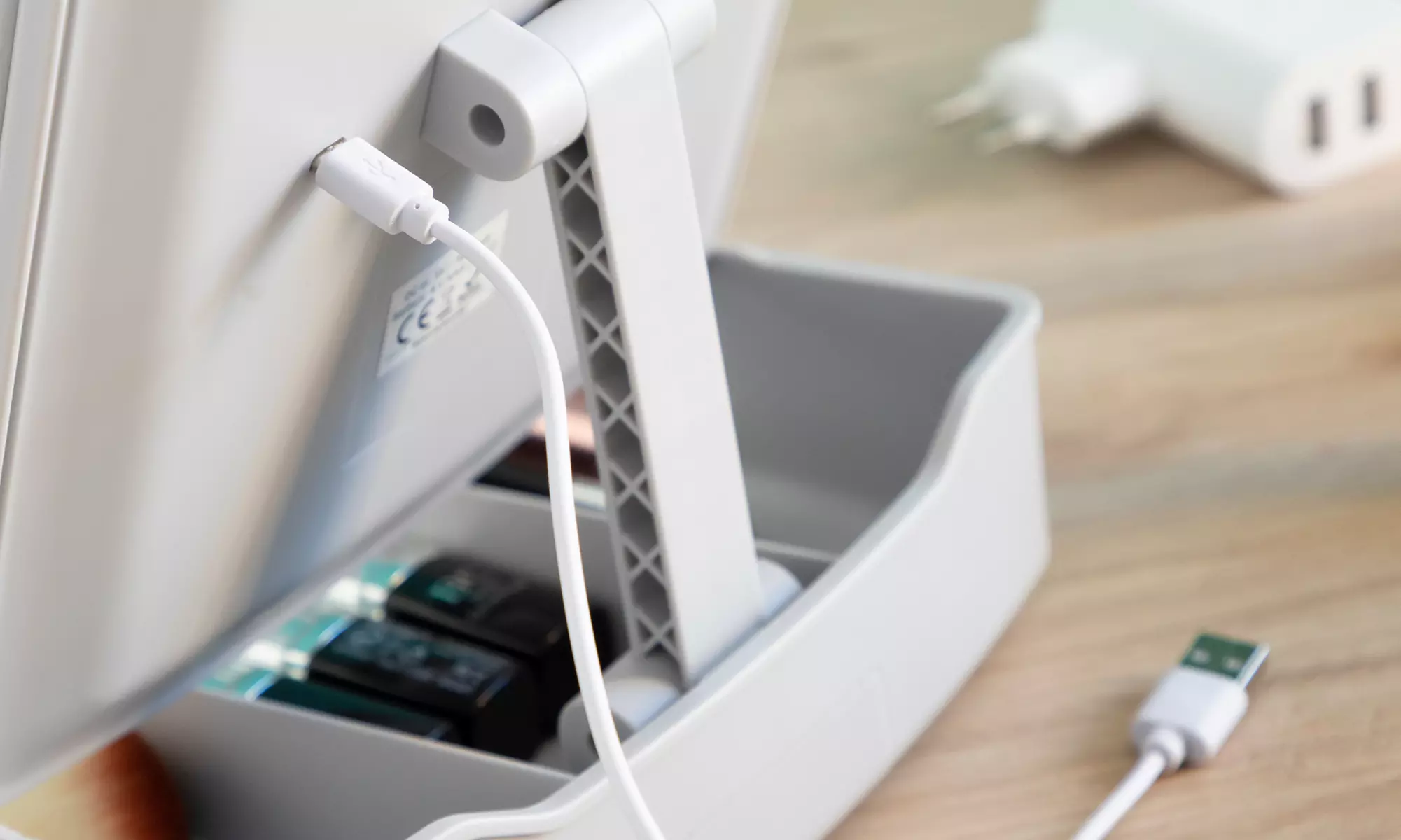 InnovaGoods LED Vergrößerungsspielgel oder klappbarer LED-Spiegel