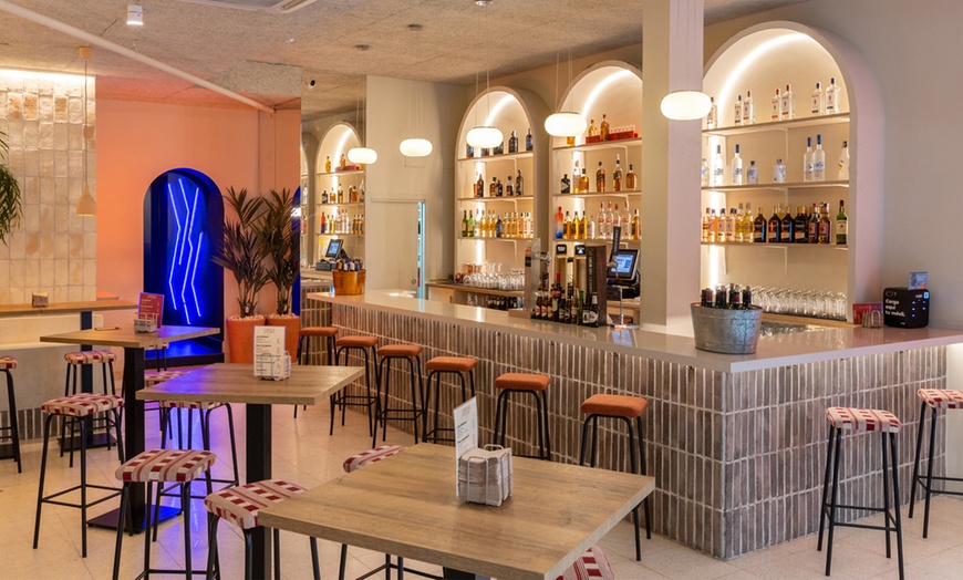 Image 3: Picoteo que te veo: menú de raciones a compartir para 2 o 4 personas