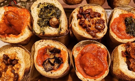 Cuzzetielli con farciture a scelta con patate, polpette e vino da asporto da O Cuzzetiello (sconto fino a 51%)