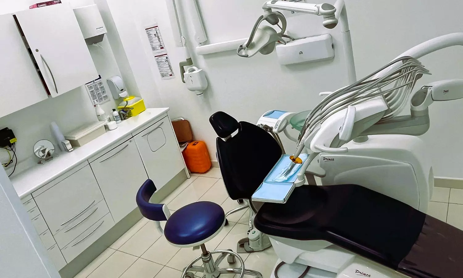 Sesión de blanqueamiento led en Clínica dental Odontoss Antequera