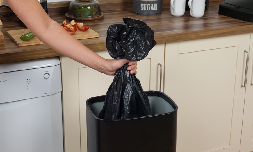 Image 7: Russell Hobbs Motion Sensor Bin