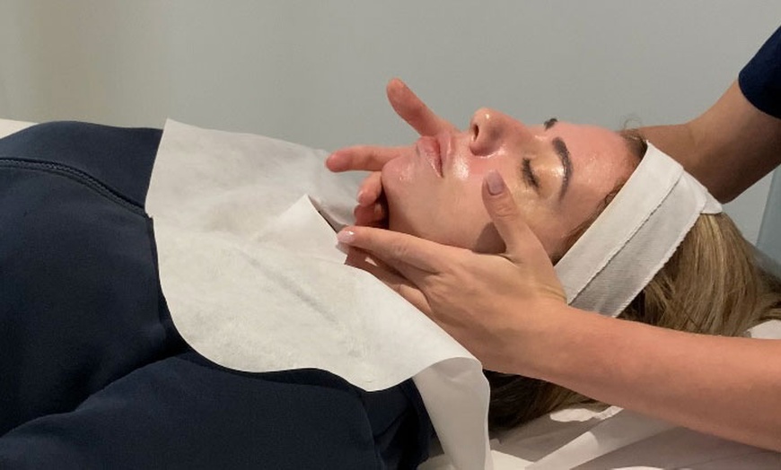 Image 1: Refresh Your Look with a One-Hour Deluxe Facial