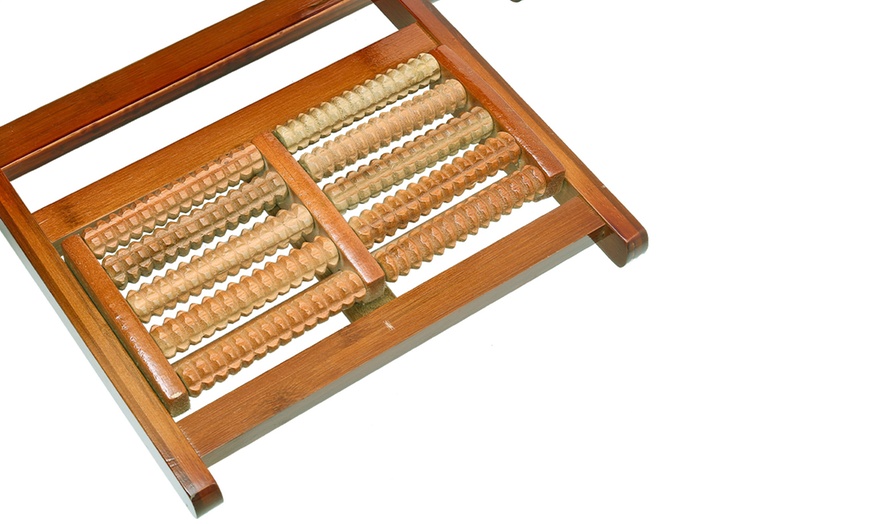 Image 5: Ergonomic Foldable Bamboo Recliner Chair with Retractable Footrest