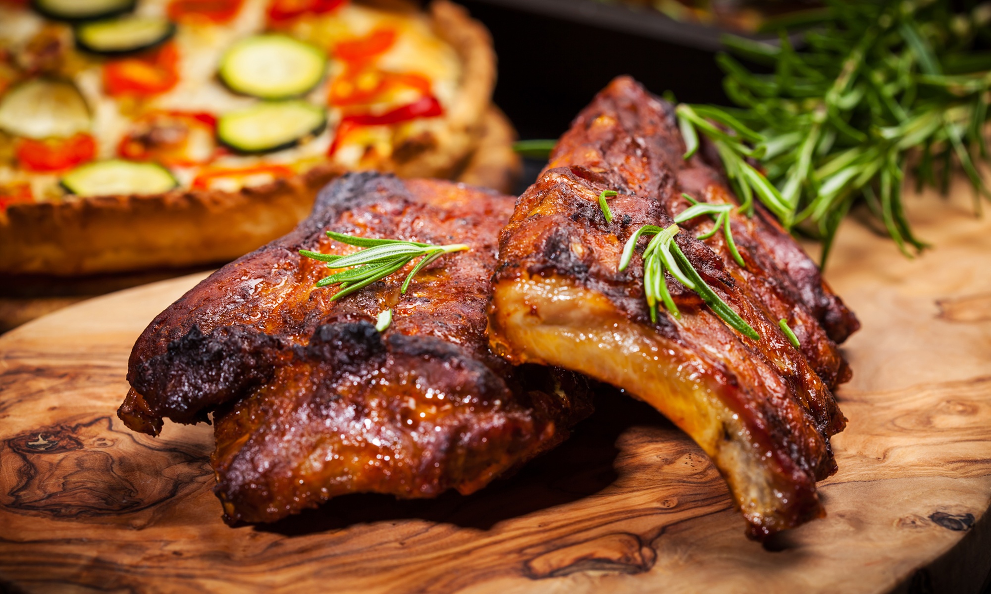 Spare Ribs nach Wahl inkl. Beilage & Dessert für 1, 2 oder 4 Personen
