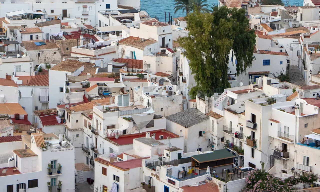 ✈ Ibiza, Estate 2026: Volo diretto più 7 notti in hotel