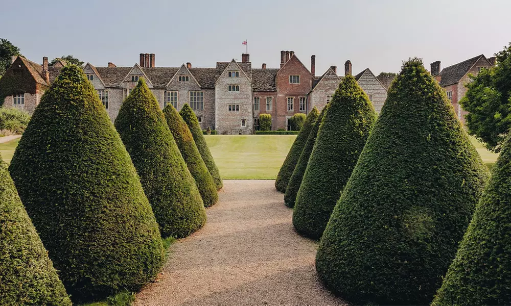 Afternoon Tea w/ Prosecco & Beautiful Ground Visit in Hungerford