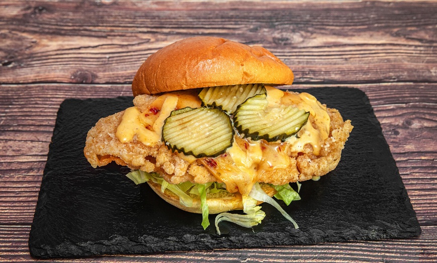 Image 11: Menú de hamburguesa con entrante, postre y bebida para 2 o 4 personas