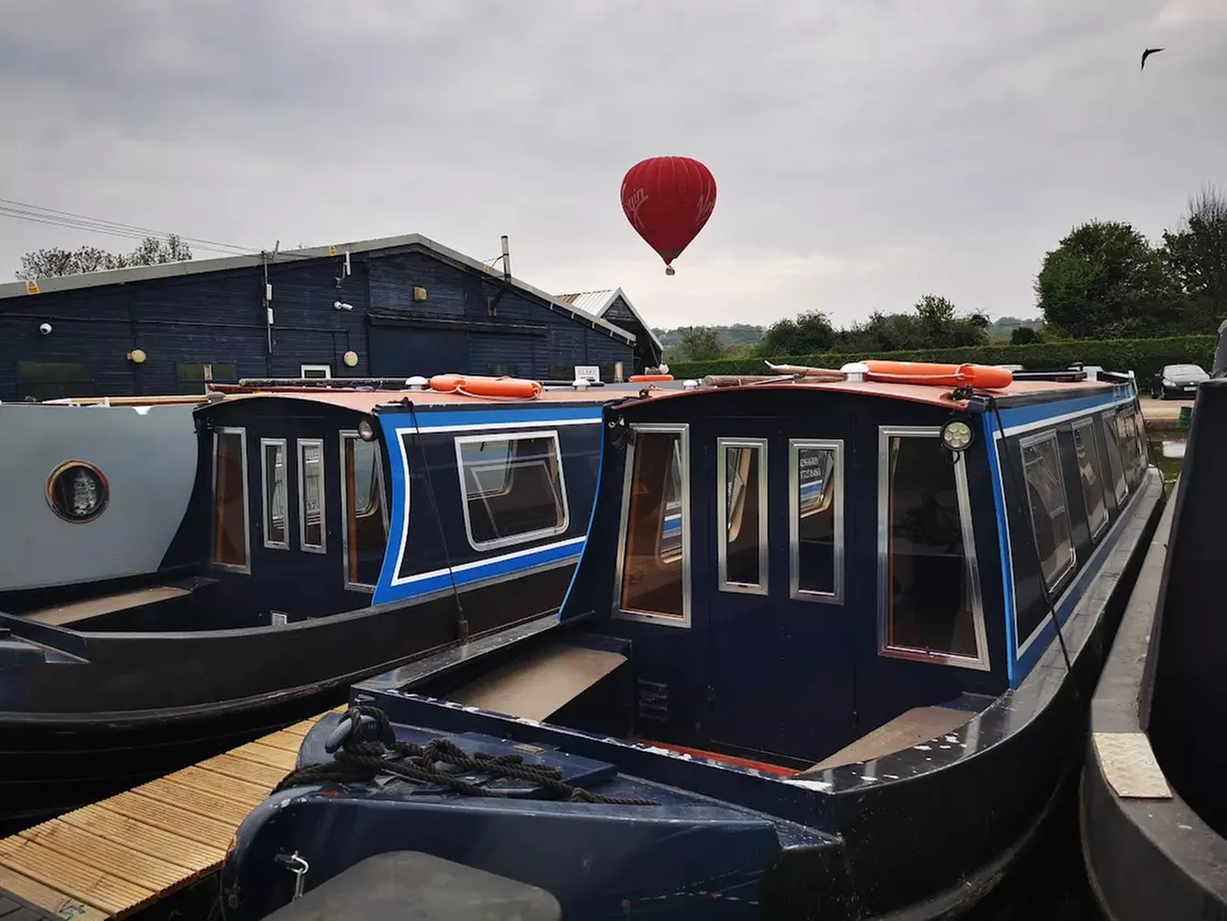 Enjoy Unique Canal Routes: Luxury One Day Narrowboat Hire