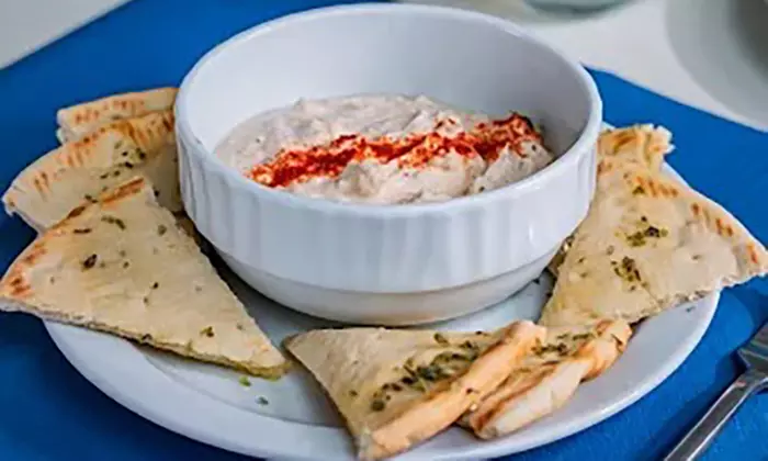 Degusta especialidades griegas: menú griego para 2 o 4 personas