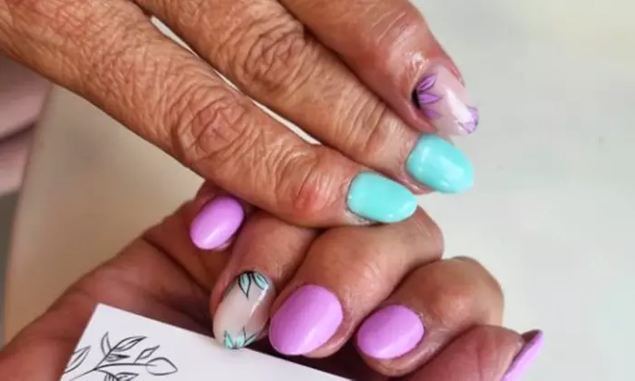 Manicura o pedicura exprés con esmaltado normal o permanente