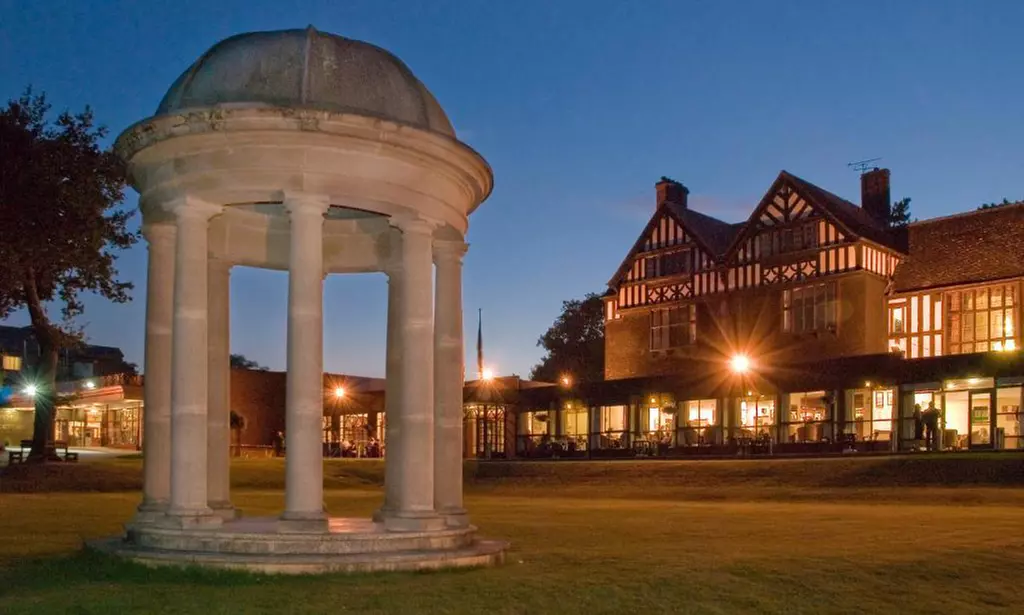 Coventry: Standard Double or Twin Room with Breakfast & Leisure Access