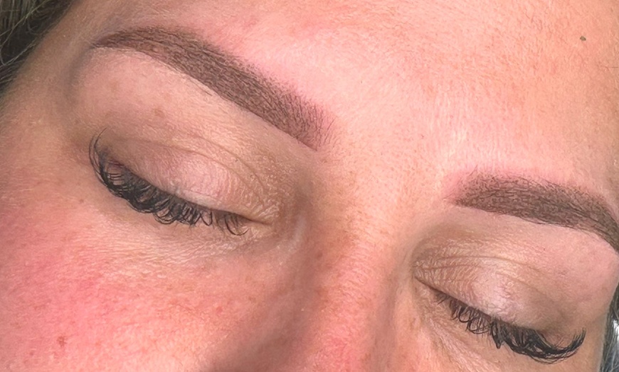 Image 2: Permanent-Make-up für Augenbrauen oder Lippen für 1 Person