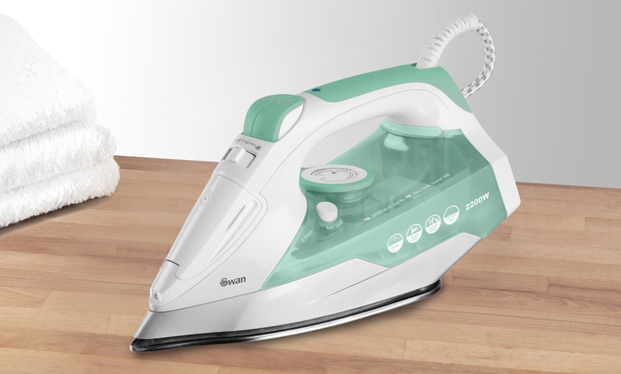 Image 3: Swan 2200W Steam Iron