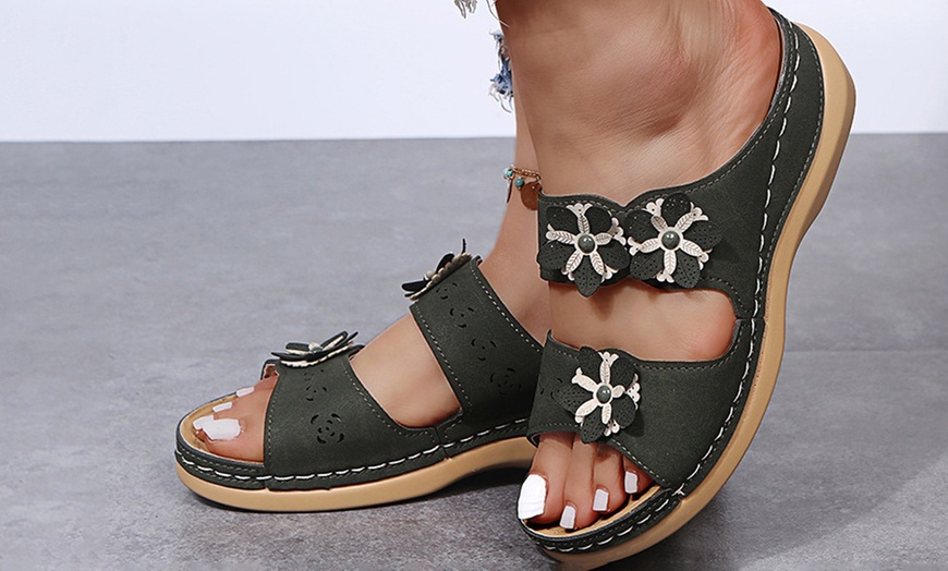 Image 7: Retro Flower Casual Sandals