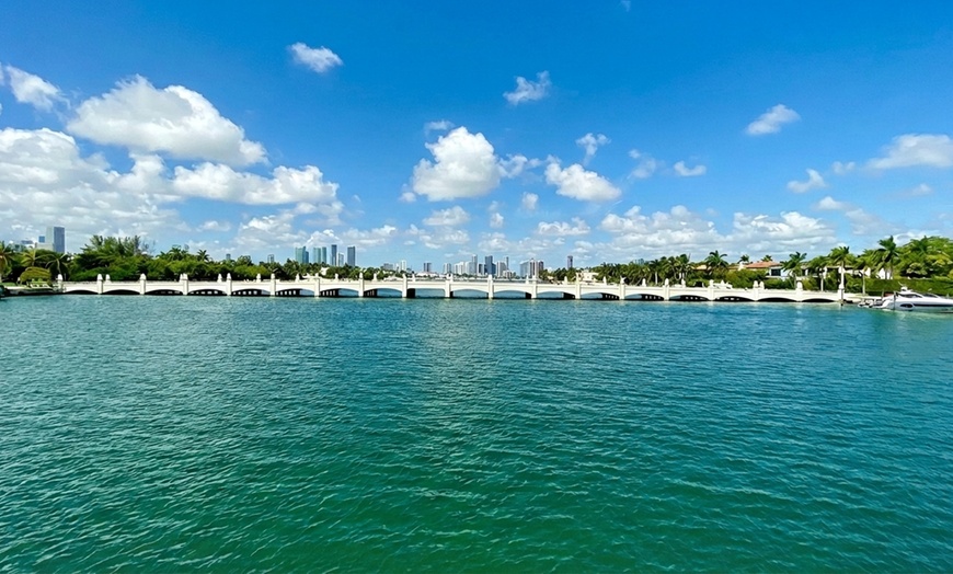 Image 4: Miami Skyline & Celebrity Mansion Boat Tour – Biscayne Bay