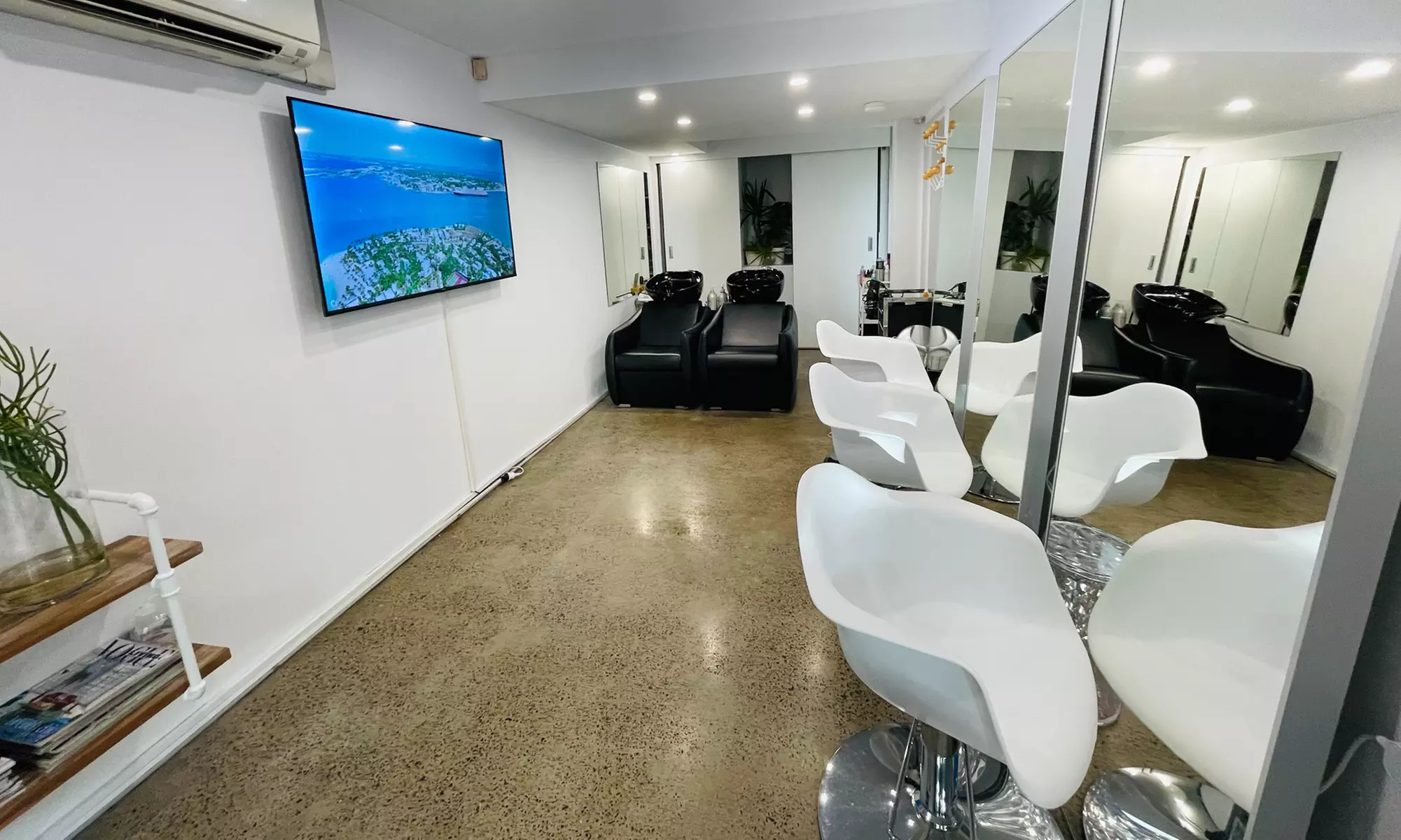 Fresh Look with Wash, Cut, Style Blow Dry, Foils or Full Color + Deep Hydration Treatment