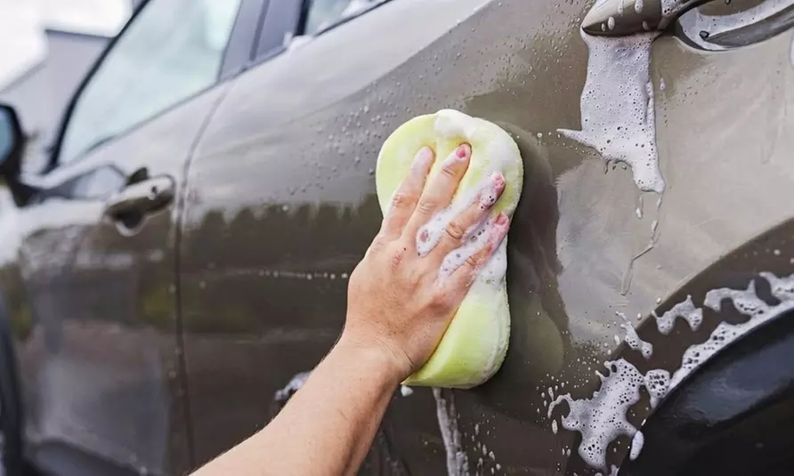 Lavado de coche a mano completo con opción a faros y/o tapicería