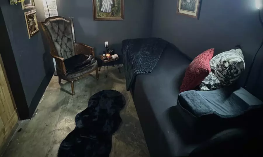 Full Set of Classic Lashes or Hybrid or Volume Lashes with One Fill