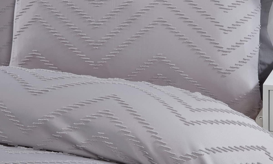 Image 2: Tufted Wave Duvet Set