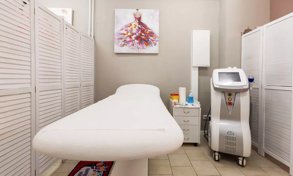 IPL Hautverbesserung mit Pediküre & Wimpern- oder Augenbrauenfärben