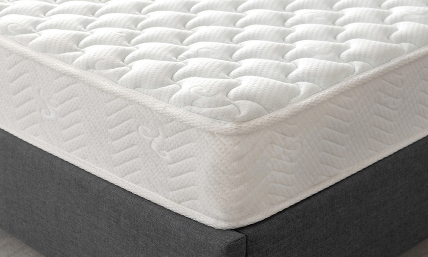 Image 1: Gude Night 18cm Deep Medium Hardness Deep-Quilted Spring Mattress