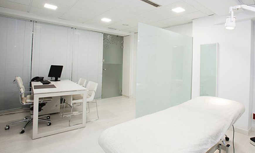 Image 2: Inyección efecto lifting facial con mesoterapia o ADN regenerativo