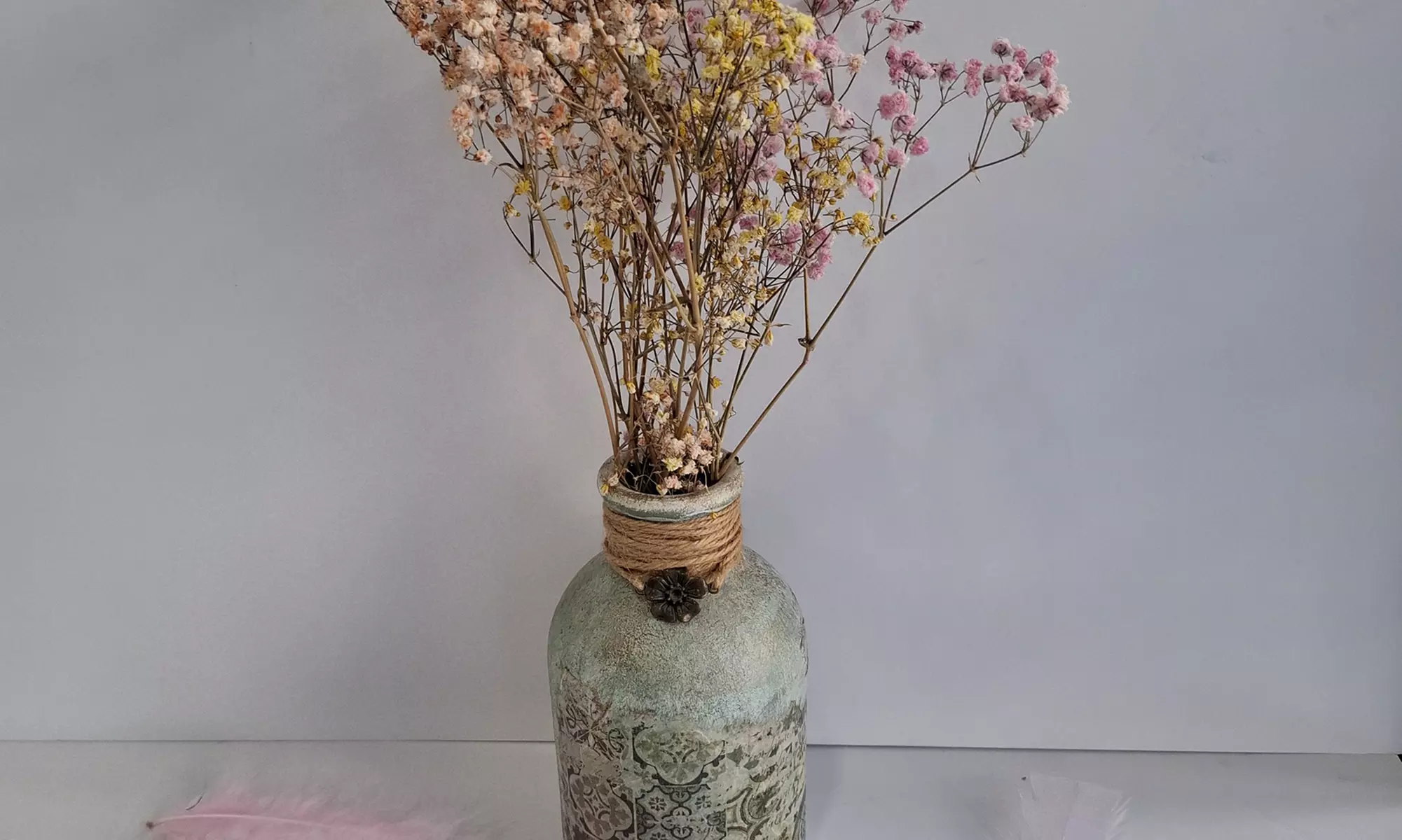 Taller de Decoupage con vino y aperitivo para 1 o 2 personas