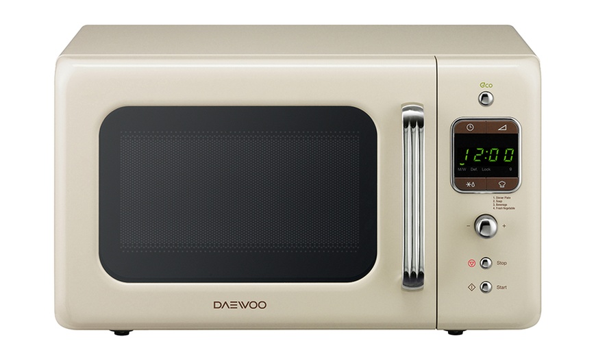 Image 2: Daewoo Retro Effect Microwave