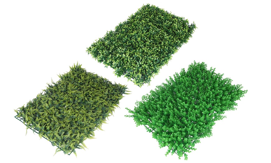 Image 2: Set of 10 Artificial Grass Vertical Garden Wall Mats