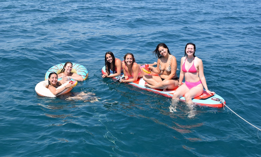 Image 4: Tour en barco de 2h y 4h en Barcelona, varias opciones disponibles 