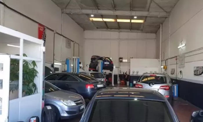 Revisión pre-ITV y cambio aceite con opción a cambio de los filtros en el taller Martinauto - Second Medium