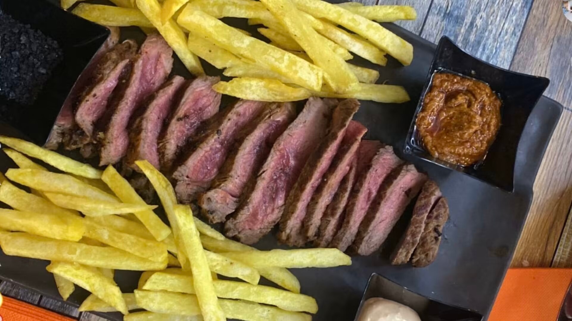 Cena romántica con bebida y copa en Sevilla, junto a plaza Nueva