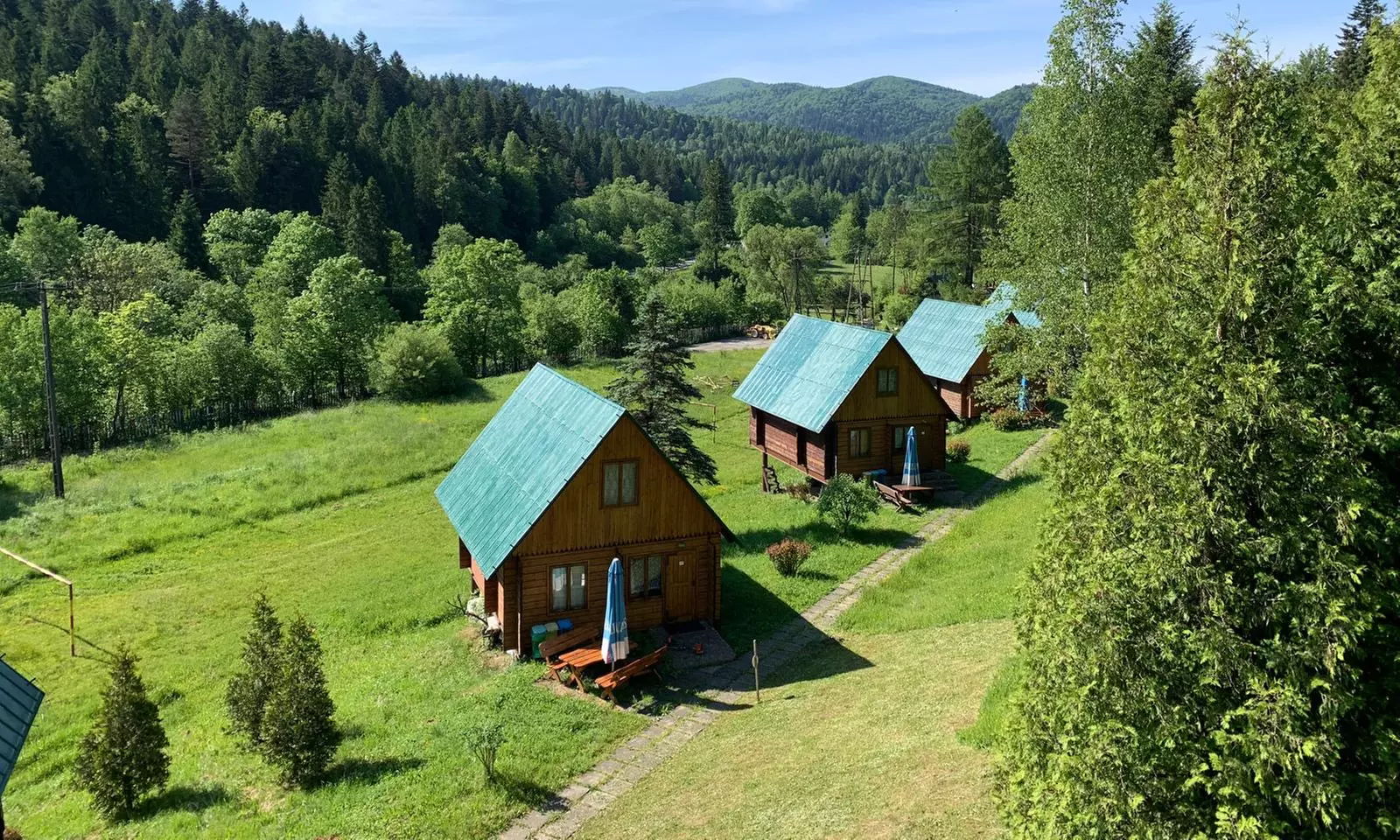 Dołżyca: 2-7 nocy dla 3, 4 lub 8 osób z wyżywieniem HB w ośrodku wypoczynkowym Nad Solinką w Bieszczadach - Primary Image