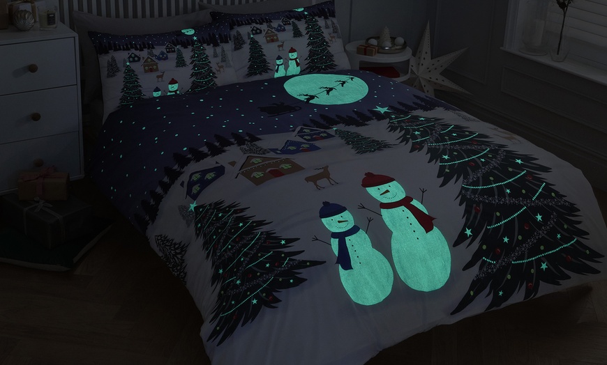 Image 4: Pieridae Christmas Scene Glow-in-the-Dark Reversible Duvet Set