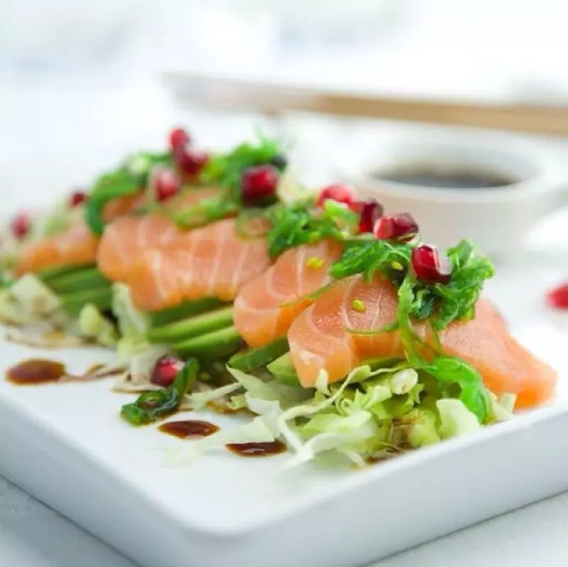 Sushi-Platte mit Vorspeise