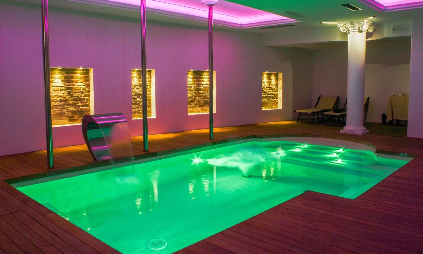 Percorso Spa di coppia con Prosecco, massaggio o camera in day use