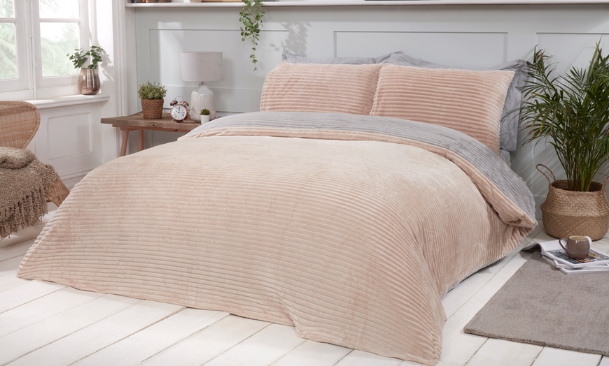 Image 4: Plush Ribbed Fleece Duvet Set