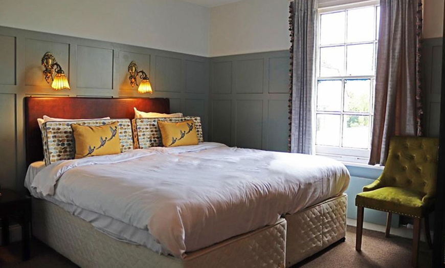 Image 11: Oxfordshire Escape: Overnight Stay for 2 with Breakfast, Dinner & Wine