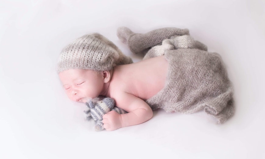 Image 3: Newborn Baby Photography Session