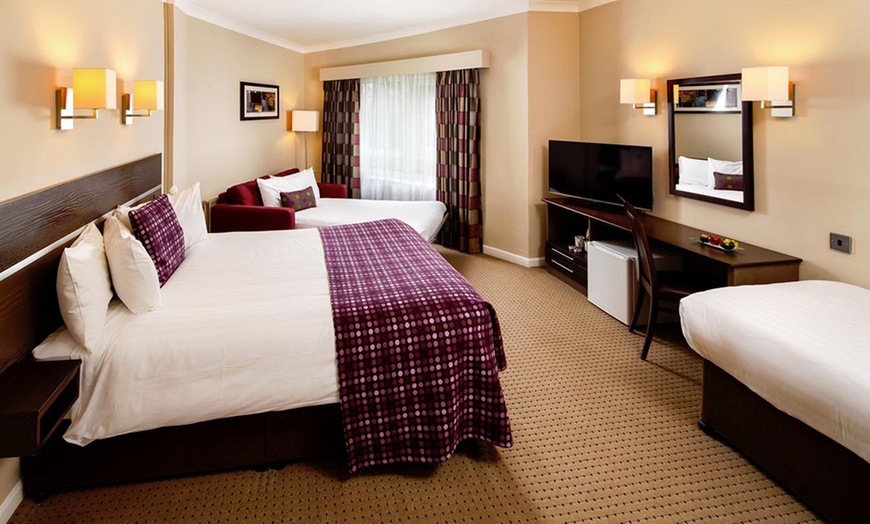 Image 5: 4* Chester: Classic Double Room Stay w/Breakfast, Drink Voucher & More