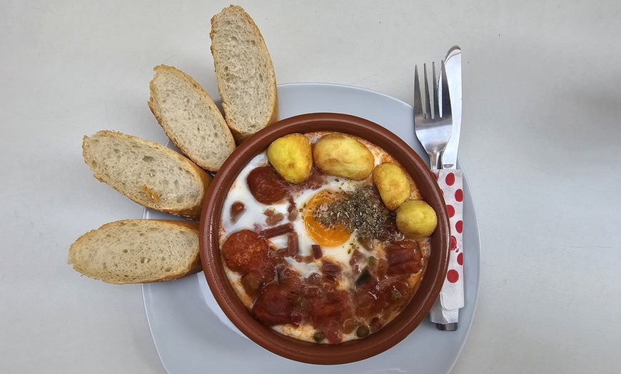 Image 1: Tapas y bebidas para compartir en Da Igual Cervecería, Gijón