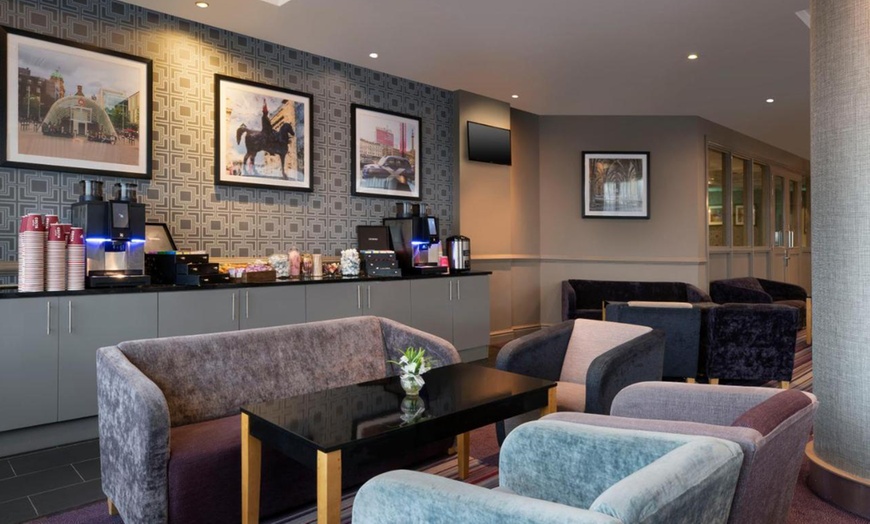 Image 6: Glasgow: 4* Room Stay with Breakfast and Bubbly