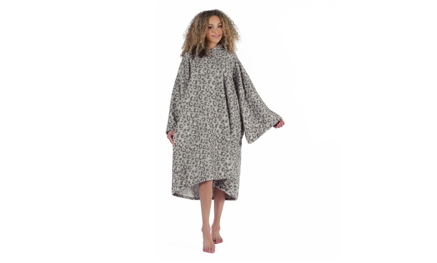 Image 15: Adults Oversized Printed Poncho Towel