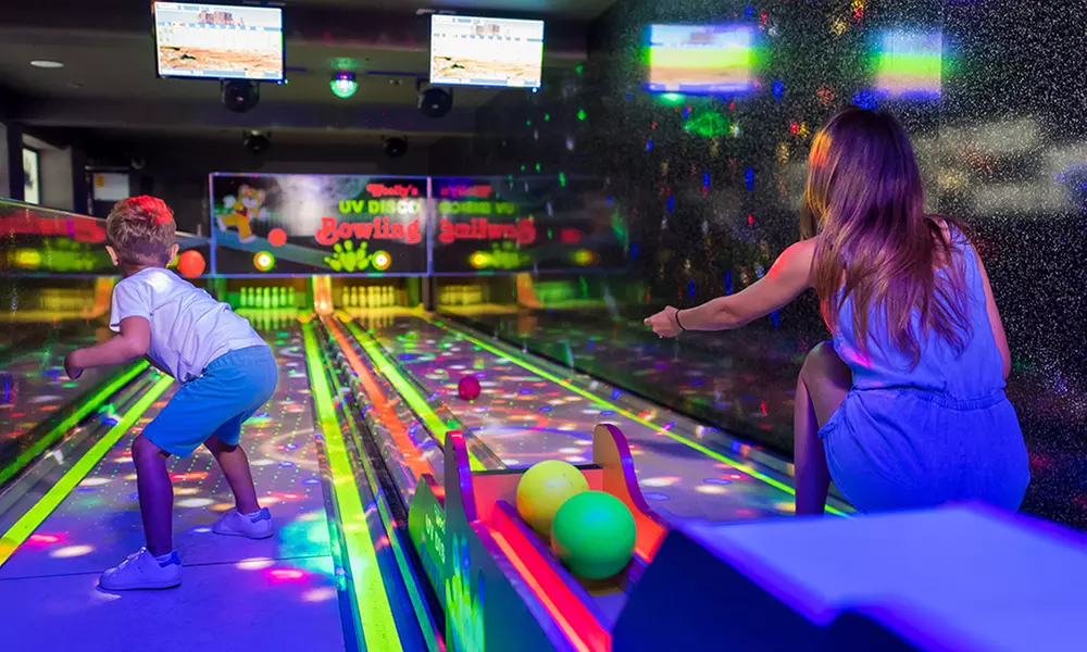 Woolacombe: Caravan Stay for 4 or 6 Adults and 2 Children