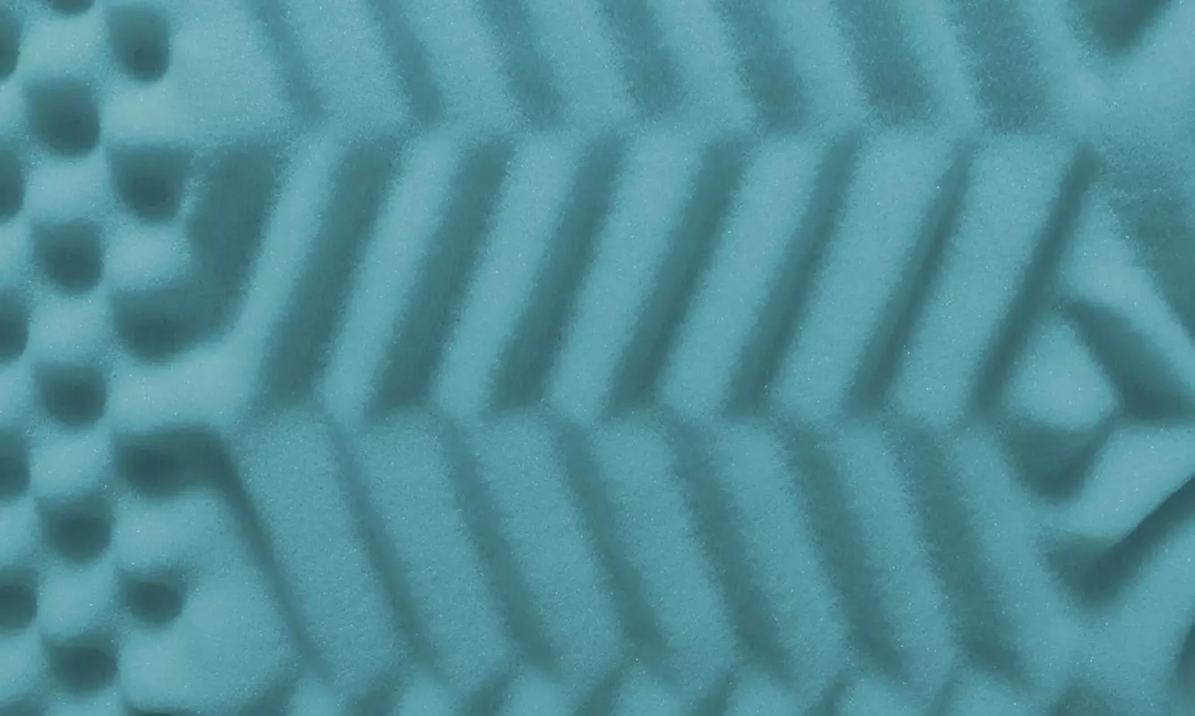 Surmatelas "Highland" à mémoire de forme et 7 zones de confort avec effet rafraîchissant, de la marque Sampur - Second Medium