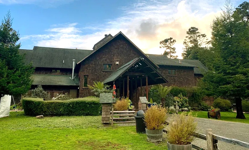 Image 12: Relax in spa-inspired luxury on the Mendocino Coast